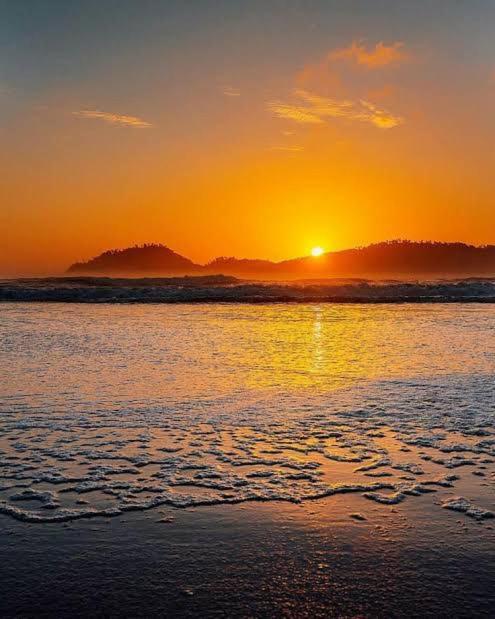 Kitnet Simples Na Ponta Da Praia ,Santos, A Uma Quadra Da Praia, Proximo Ao Aquario Exterior foto